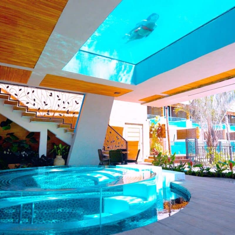 Piscina suspensa e jacuzzi transparente da Ala das Suítes Diamond | Arte da Natureza Hotel Bonito